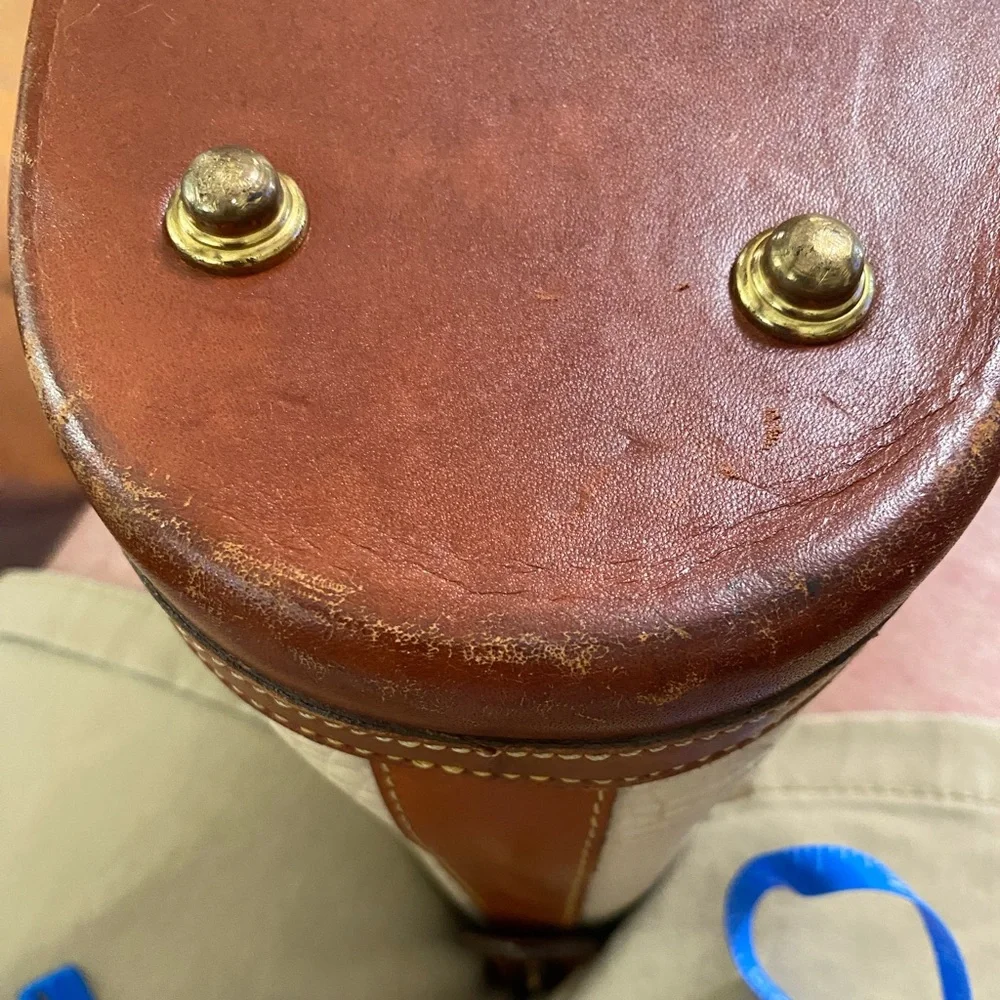 Dooney & Bourke cream leather purse - Picture 5 of 10